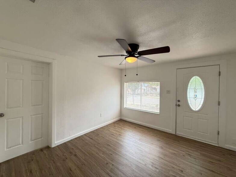 Building Photo - 2311 Potosi St