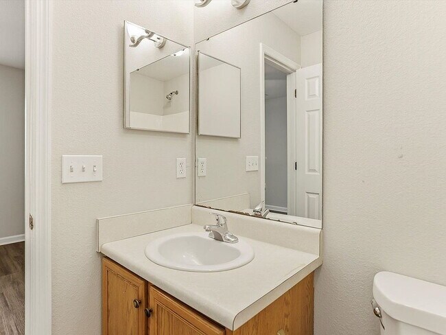 Building Photo - 3-bedroom 3-bathroom condo off Tharpe, great location, newly updated!