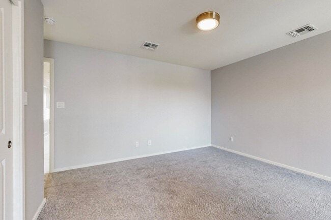 Building Photo - New Townhouse NE Heights 2/bedroom 1.5/bath 1/CG