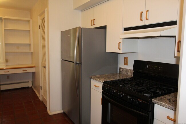 Building Photo - 6 Lyle Ct