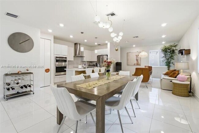 Building Photo - 6611 NW 102nd Path