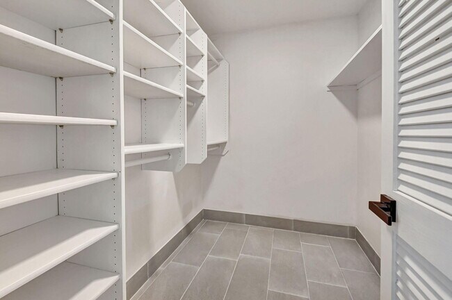 Building Photo - 4705 Fountains Dr S