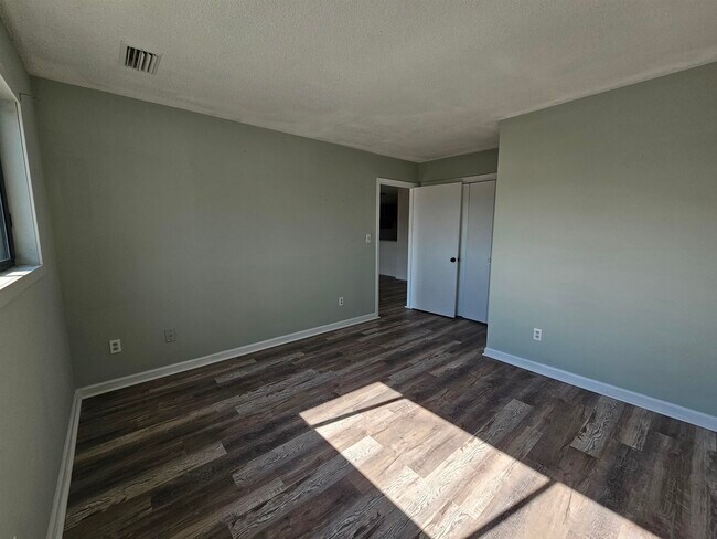 Building Photo - 7700 Porcher Dr