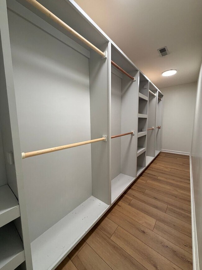 Building Photo - 4 Bedrooms with Finished Basement and Bonus Room!