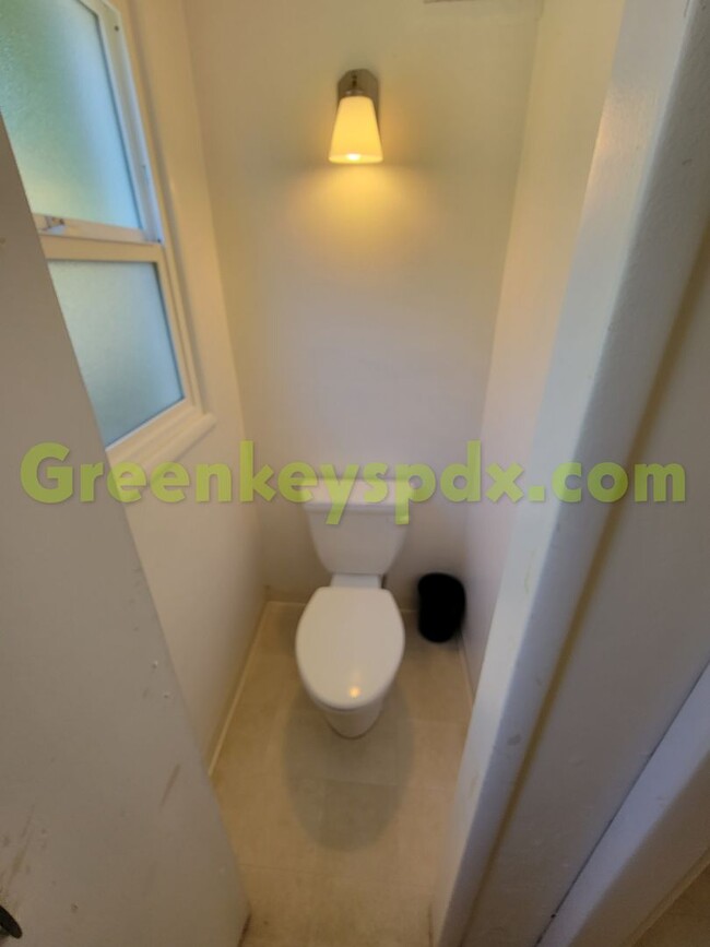 Building Photo - Awesome 3-Bedroom 1.5-Bathroom House in Ho...