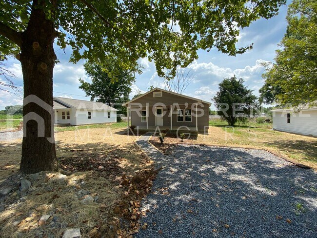 Building Photo - 3 Bedroom Home for Rent in Steele, AL!  DE...