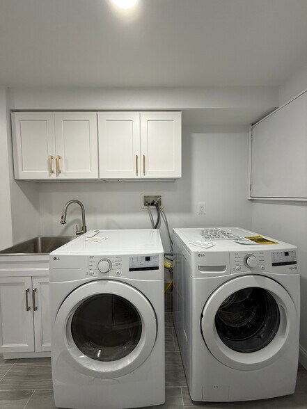 Unit 1 In Unit Washer and Dryer - 3334 208th St