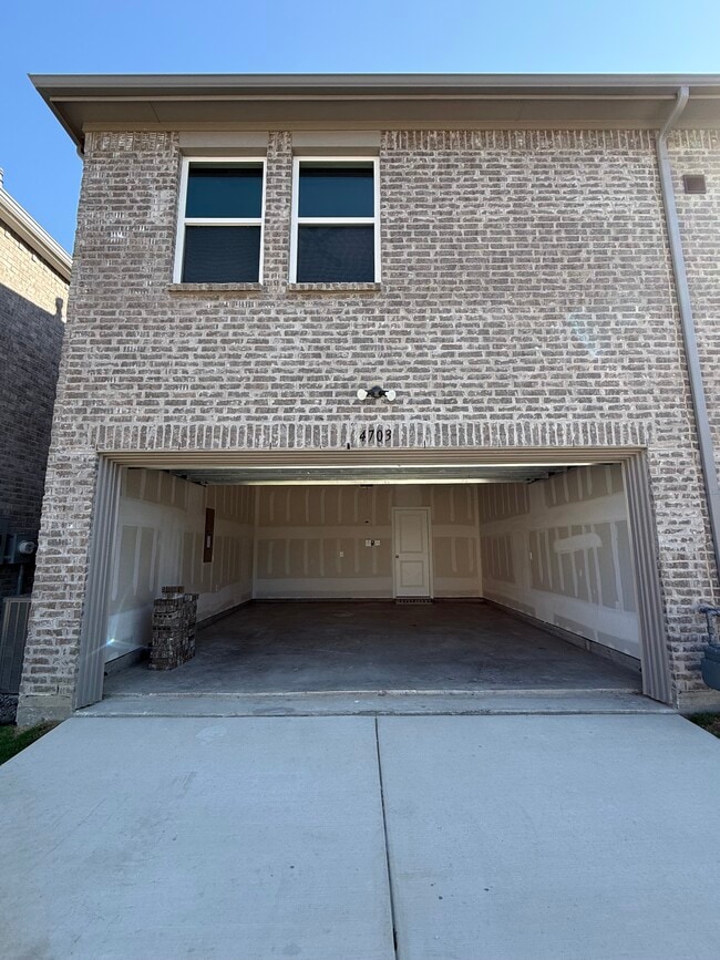 Building Photo - 4703 Stirring Pathway