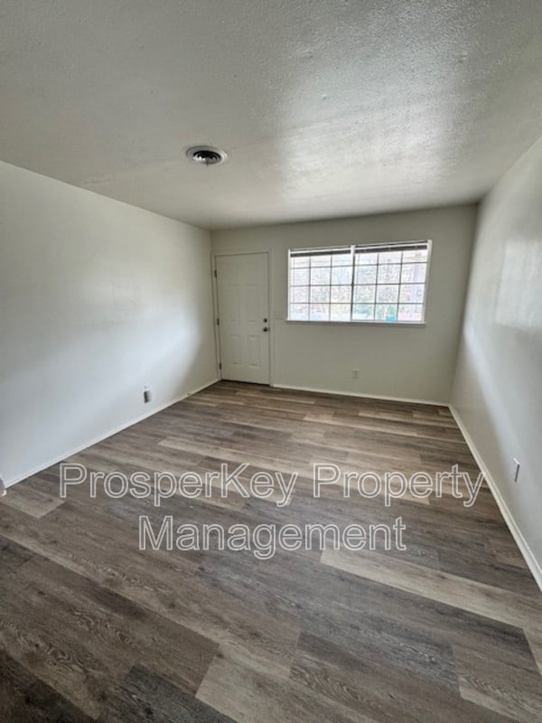 Building Photo - 4704 Estonia St