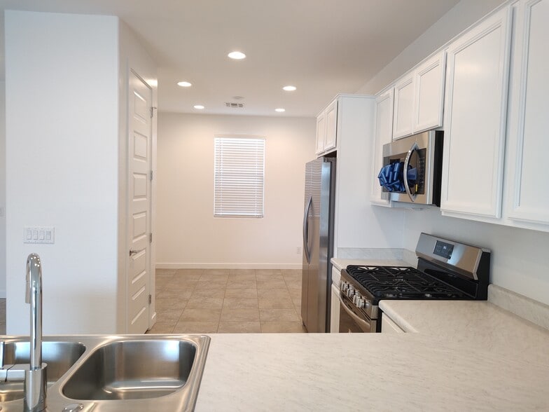 Building Photo - 6317 W Raymond St