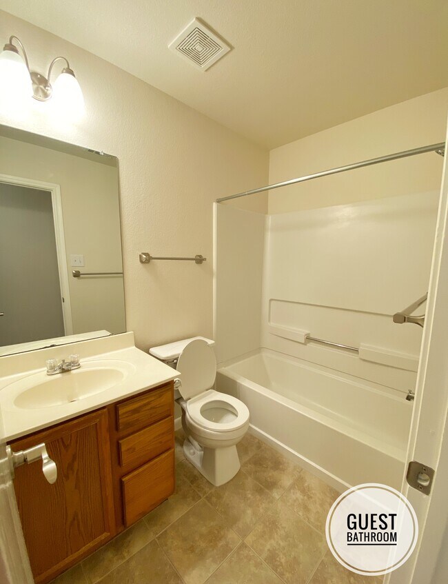 Building Photo - 215 Rim Rock Dr