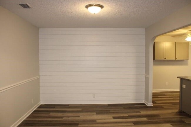 Building Photo - 110 Sandalwood Dr