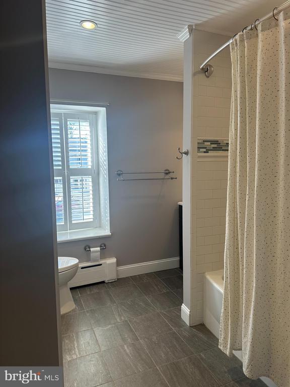 Building Photo - 204 Rosemary Ave