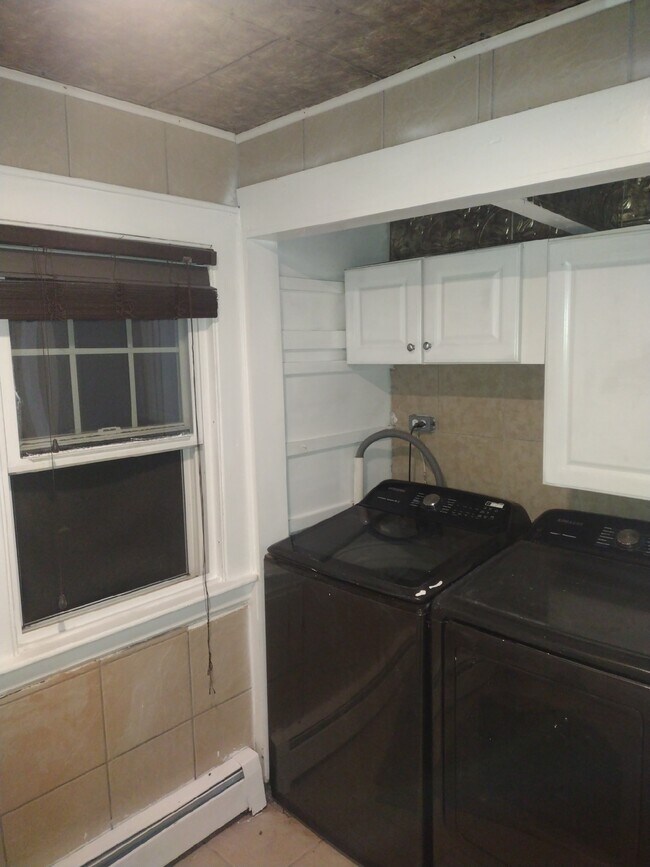Building Photo - 46 Pleasant View St
