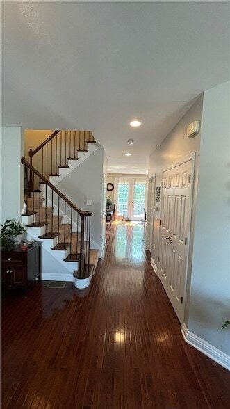 Building Photo - 574 E Vanderbilt Dr