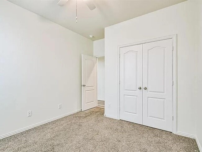 Building Photo - 2125 Sand Ridge Dr