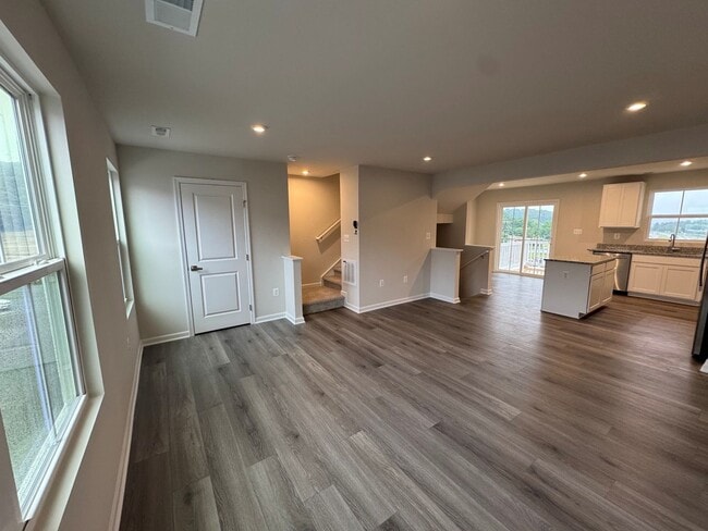 Building Photo - Brand New Townhouse, Great Location!