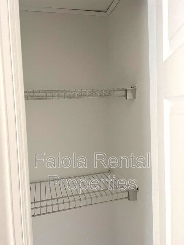 Building Photo - 319 Maurice St