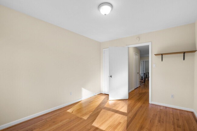 Building Photo - 4 Bedroom 3.5 Bathroom - Van Ness/Tenleytown Semi Detached Home - Attached 1 Car Garage