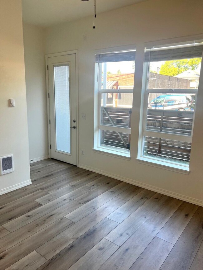 Building Photo - Evergreen Multiplex