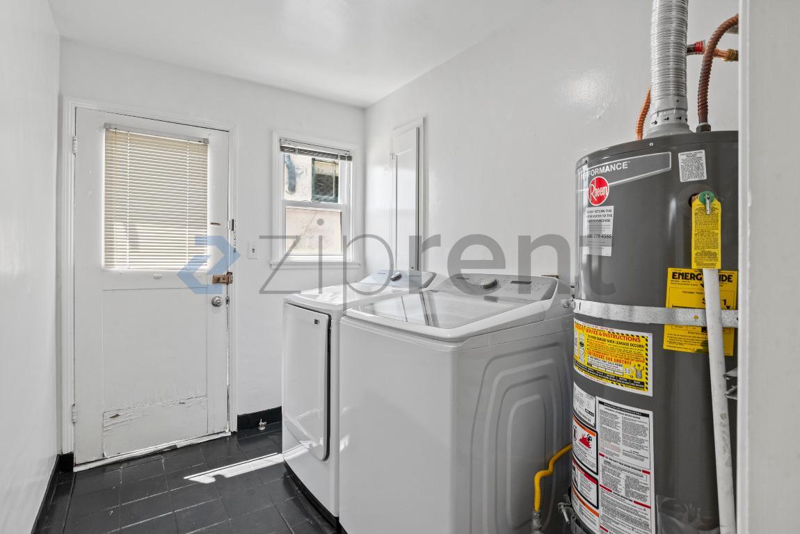 Building Photo - Unit