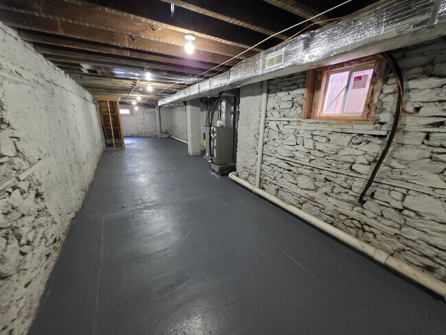 Building Photo - 655 N 63rd St