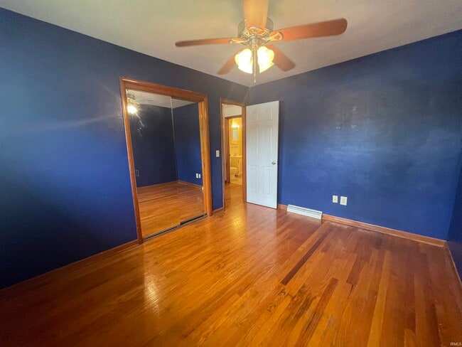 Building Photo - 1904 E Maxwell Ln