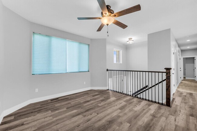 Building Photo - Beautiful 2020 Layton Home with High Ceilings & Modern Finishes