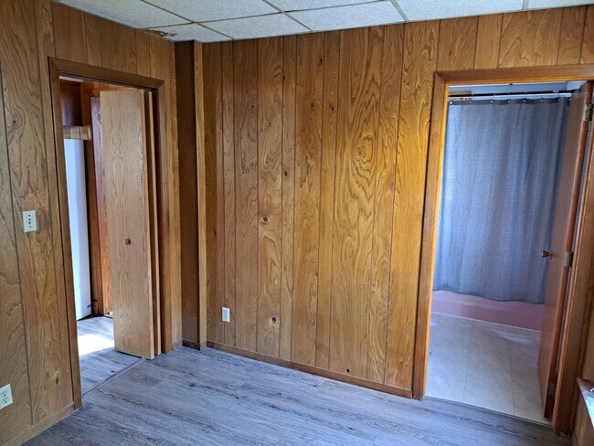 Building Photo - 619 E Parkway Ave