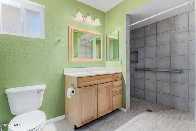 Building Photo - Spacious 5-Bedroom Home in the Heart of Sc...