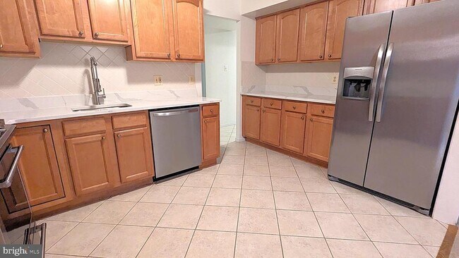 Building Photo - 1657 Parkcrest Cir