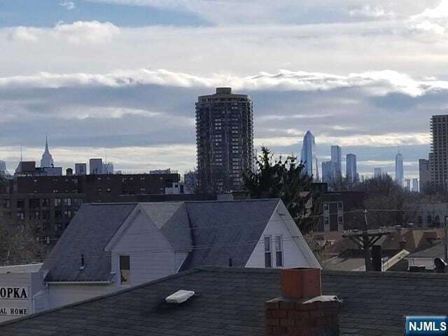 Building Photo - 9055 Palisade Ave
