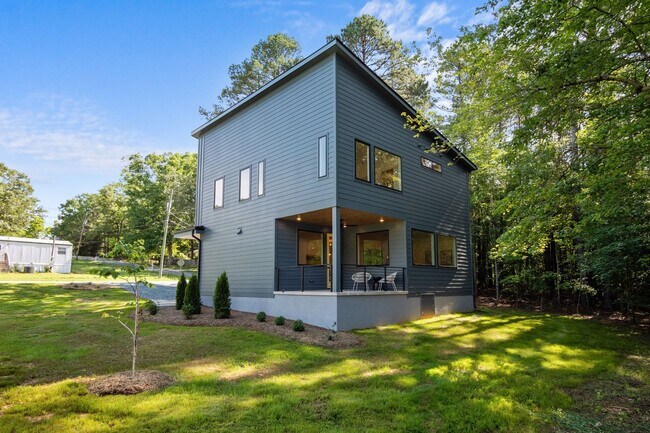 Building Photo - Stunning New Construction Home in the Hear...