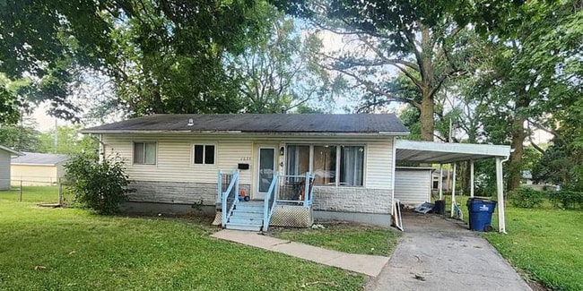 Building Photo - 1655 Fenmore Dr