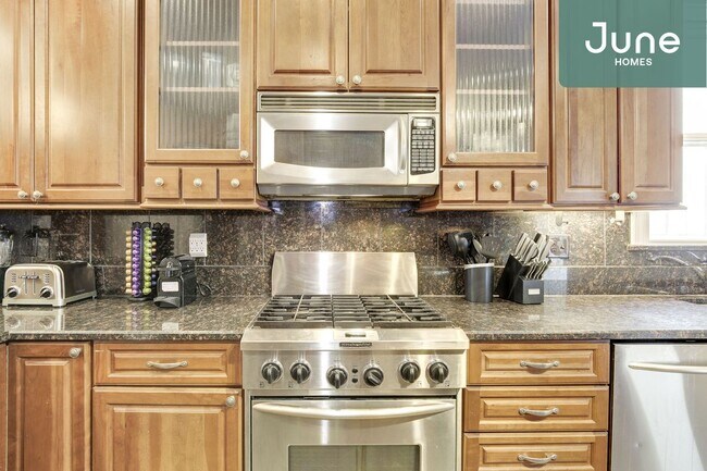Building Photo - Full room in 4-bed/3.0-bath Home
