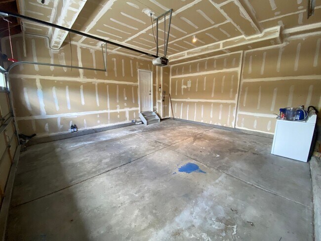 Building Photo - Spacious Home in Horizon Estates