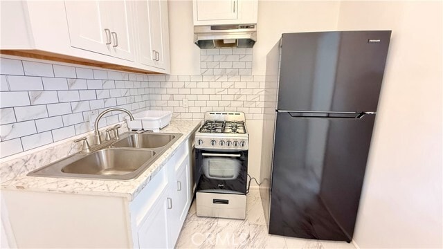 Building Photo - 8146 Matilija Ave