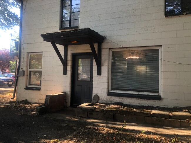 Building Photo - 1068 NE B St