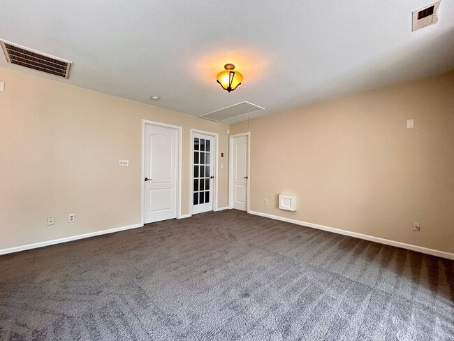Building Photo - 927 Hunley Dr