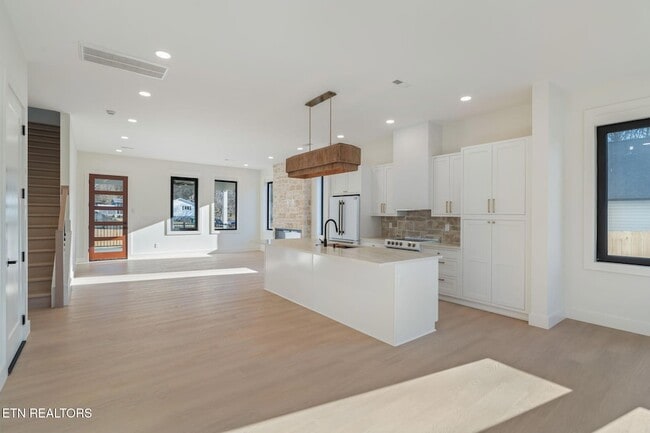 Building Photo - 7826 S Northshore Dr