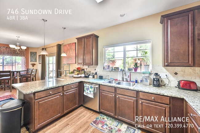 Building Photo - 746 Sundown Dr