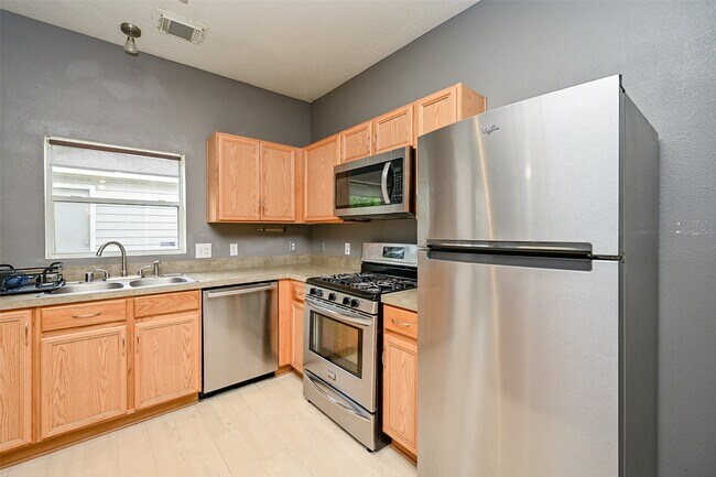 Building Photo - 23850 Pebworth Pl