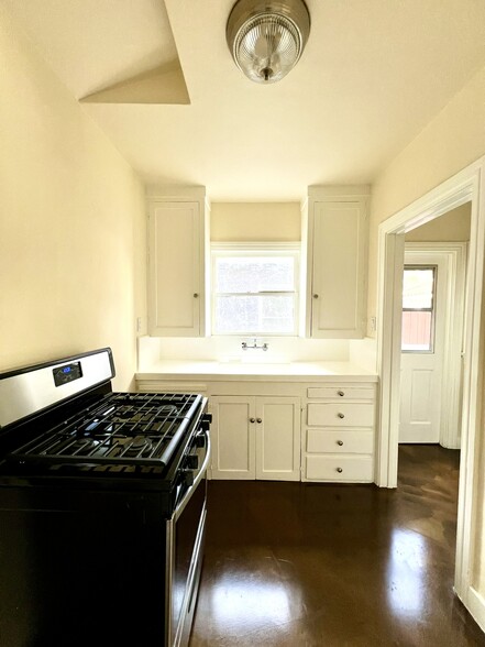 Building Photo - 11569 Iowa Ave