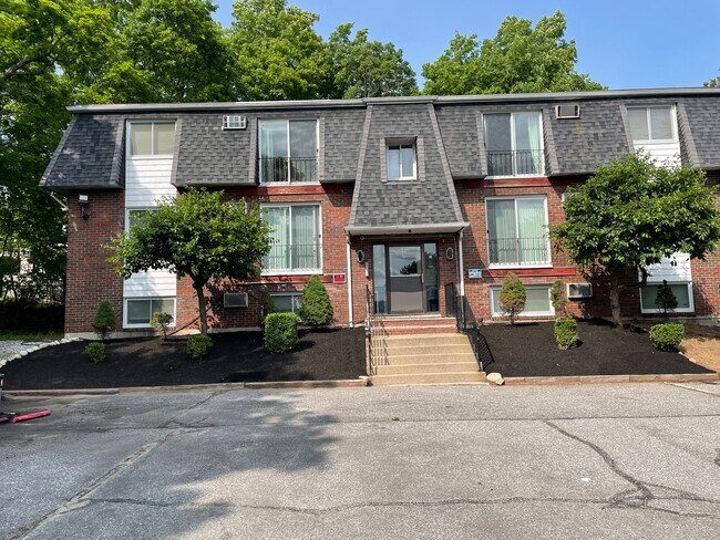Building Photo - 215 Mammoth Rd