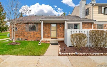 Building Photo - 1921 Vine Way Dr