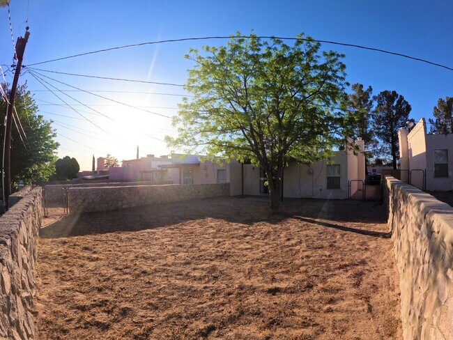 Building Photo - 2717 Fairway Dr