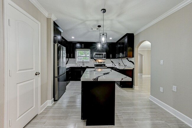 Building Photo - 4Bed/ 2Bath Gorgeous Home!