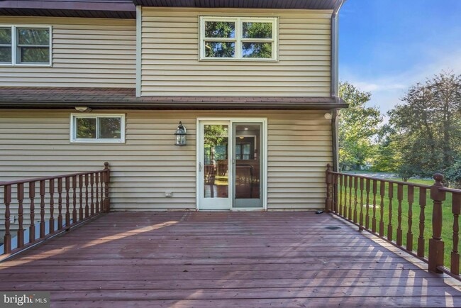 Building Photo - 165 Lakeview Dr N
