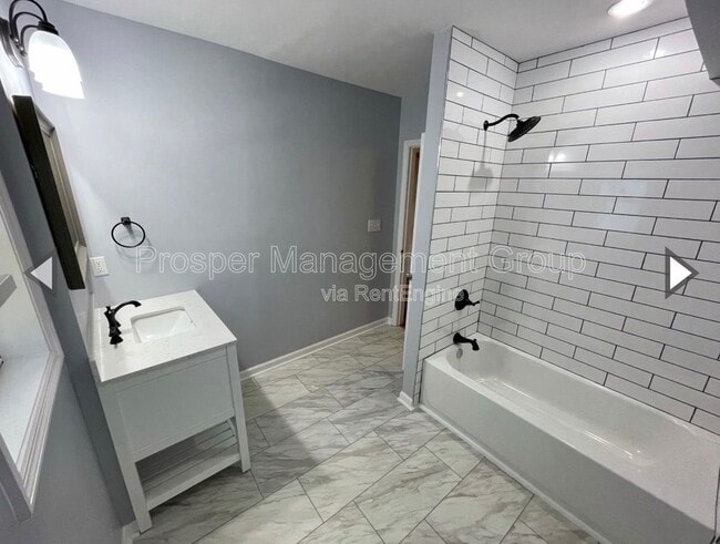 Building Photo - 86 Romney St