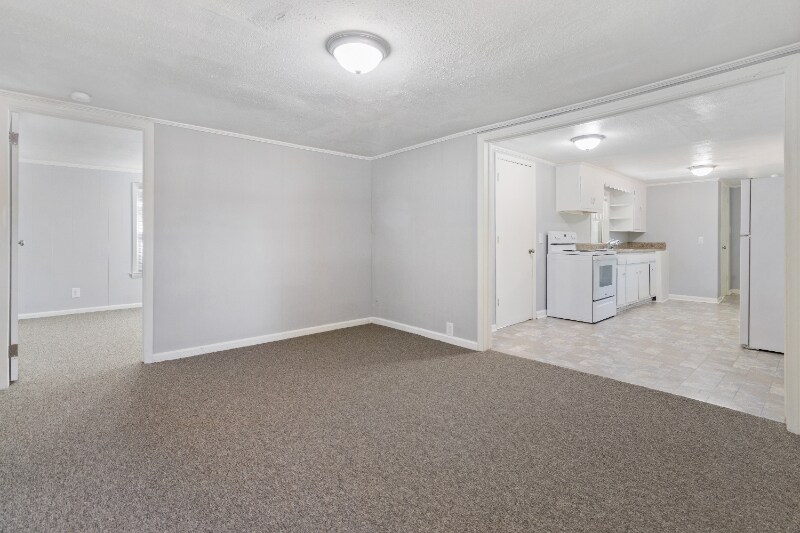 Building Photo - 3915 Glenridge Rd